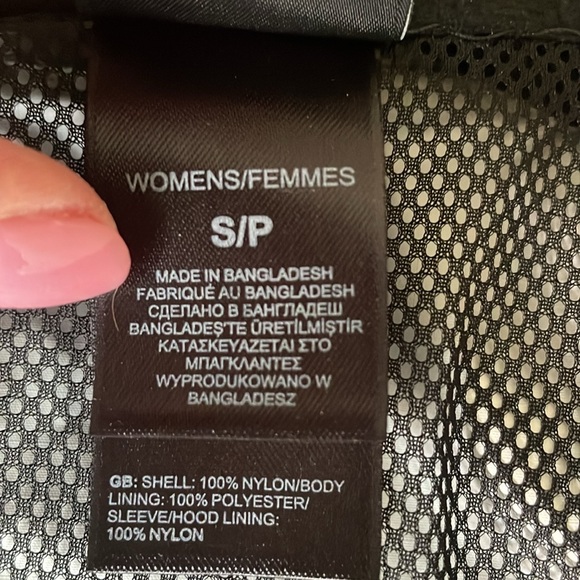 North Face windbreaker with hood - Picture 7 of 9